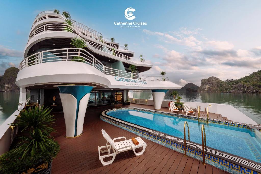 Catherine Cruise photo 4