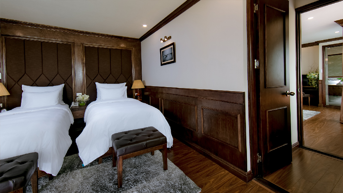 Ocean Suite Connecting – Mon Cheri Cruise